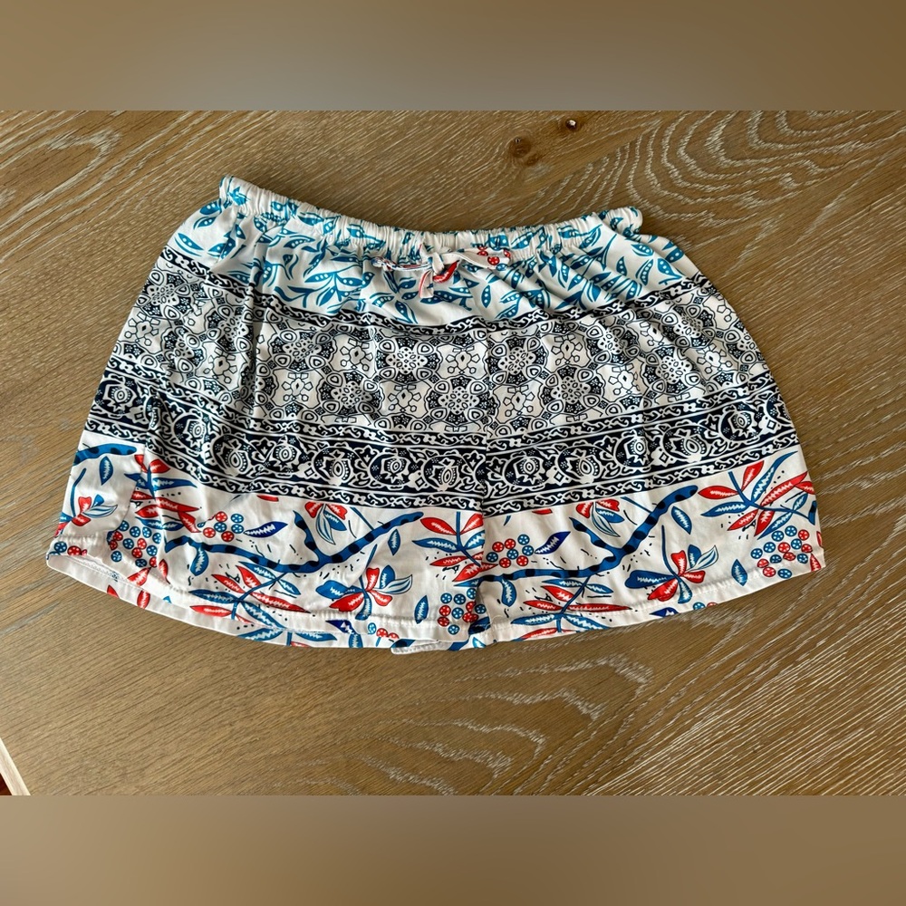 Mocking Top Floral Patterned silky elastic waist drawstring shorts, size l, euc